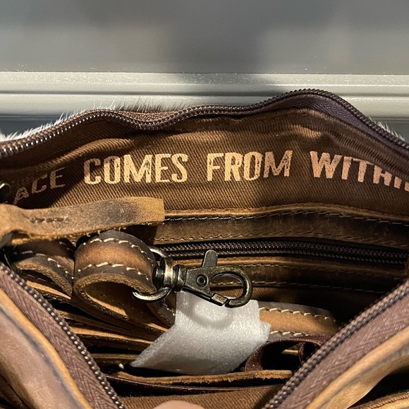 STS Ranchwear Cowhide Fringe Shoulder Bag NWT - Picture 4 of 6